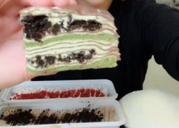 小姐姐吃毛巾甜点图片,小姐姐的创意美食瞬间